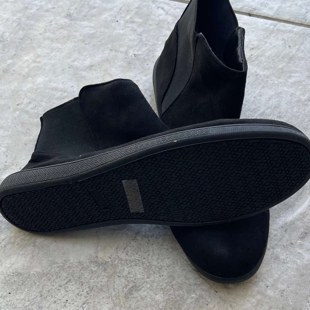 Rouge Helium Elegant Black Ankle Boots
